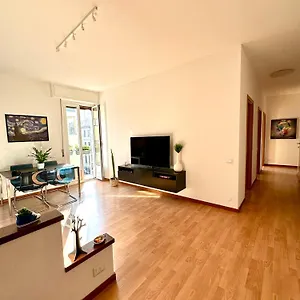 https://ninas-house.italymilanhotels.net